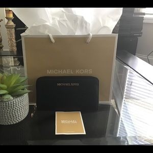 Michael Kors Jet Set Multi-function Wallet